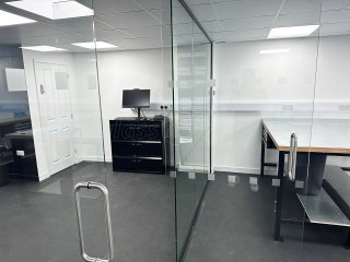 3DCM Ltd (Chichester, West Sussex): Toughened Glass Partition With Double Doors
