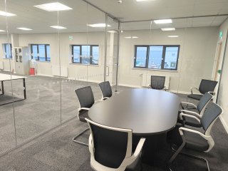 A Plus International Express Parcels (Leicester, Leicestershire): Office Glass Corner Room