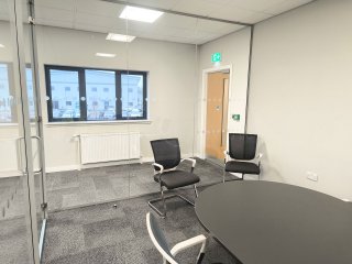 A Plus International Express Parcels (Leicester, Leicestershire): Office Glass Corner Room