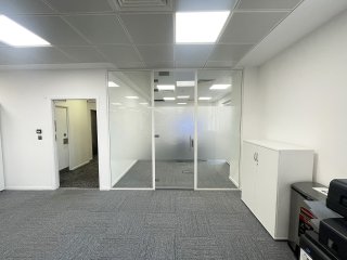 AC Fashion Design (Hammersmith, London): Glass Office Partition With Central Door