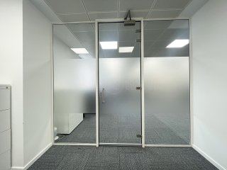 AC Fashion Design (Hammersmith, London): Glass Office Partition With Central Door