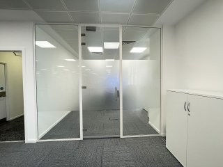 AC Fashion Design (Hammersmith, London): Glass Office Partition With Central Door