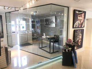 Adore Fine Homes (Evington, Leicester): Stylish Angled Vestibule Glass Corner Room