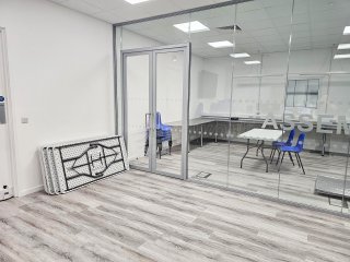 Assembly Room (Milton Keynes, Buckinghamshire): Double Glazed Acoustic Glass Corner Room