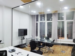 Brandbassador (Hackney, London): Single Glazed Acoustic Glass Room Divider Office Partition