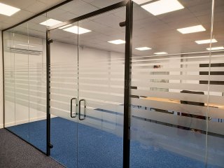 Burtons Manufacturing Company (Tonbridge, Kent): Frameless Glass Meeting Room With Double Doors