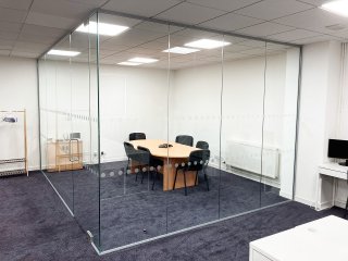 Crestlink Limited (Glasgow, Scotland): Frameless Glass Corner Office