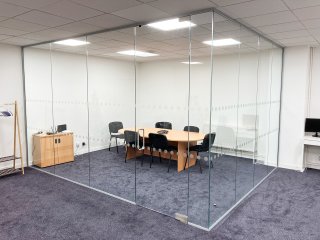 Crestlink Limited (Glasgow, Scotland): Frameless Glass Corner Office