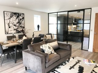 Craig Scudder [Self Builder] (Stevenage, Hertfordshire): Industrial-Look Domestic Room Divider Internal Glass Wall