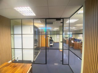 Eguchi Iwao (Banbury, Oxfordshire): Acoustic Glass T-Bar Boardroom Partition
