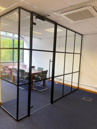 Eguchi Iwao (Banbury, Oxfordshire): Acoustic Glass T-Bar Boardroom Partition