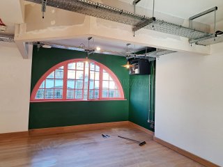 Eurowin Limited (Shoreditch, London): T-Bar Industrial-Style Glass Corner Room