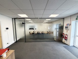 Farm Electronics (Grantham, Lincolnshire): Acoustic Glass Office Partition