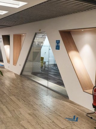 LS Studio London (Spitalfields, London): Raked Double Glazed Partition Using Acoustic Glass