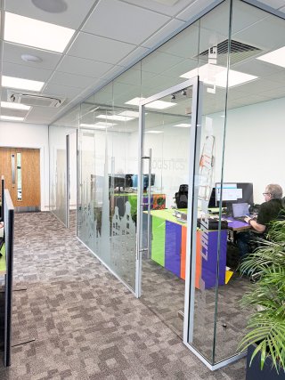Lang-AG (Leighton Buzzard, Bedfordshire): Toughened Glass Office Partitions
