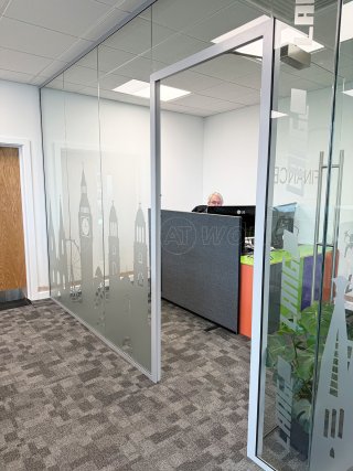 Lang-AG (Leighton Buzzard, Bedfordshire): Toughened Glass Office Partitions