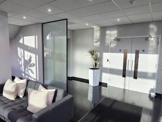 Liniar (Denby, Derbyshire): Frameless Glass Partitions