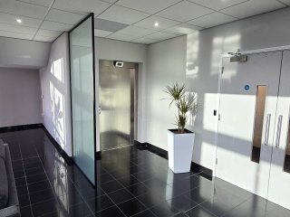 Liniar (Denby, Derbyshire): Frameless Glass Partitions