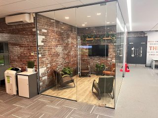 Liverpool Football Club (Liverpool, Merseyside): Frameless Glass Corner Office