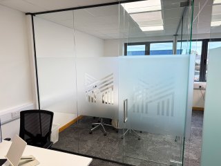 Modup (Hampton, Greater London): Partitions for Side-by-side Glass Offices