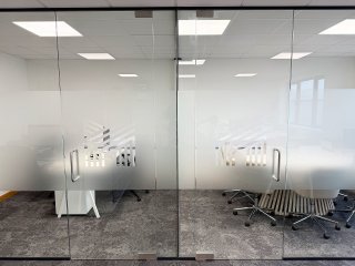 Modup (Hampton, Greater London): Partitions for Side-by-side Glass Offices