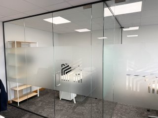 Modup (Hampton, Greater London): Partitions for Side-by-side Glass Offices