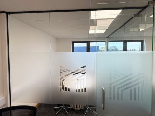 Modup (Hampton, Greater London): Partitions for Side-by-side Glass Offices