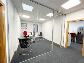 Monek (Lichfield, West Midlands): Toughened Glass Frameless Partition and Door