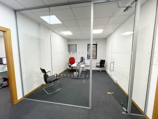 Monek (Lichfield, West Midlands): Toughened Glass Frameless Partition and Door