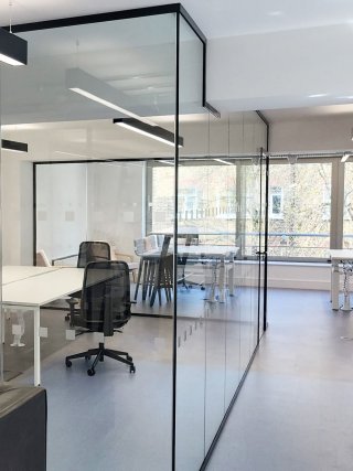 Ostro (Fitrovia, London): Three Sided Glass Meeting Room