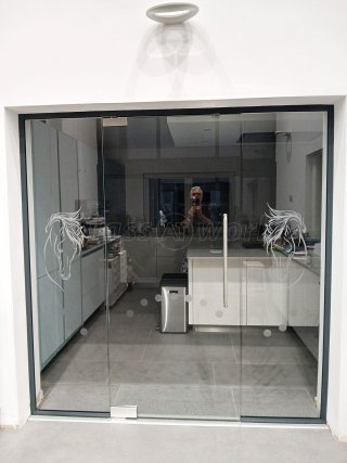 Otraps Real Business Solutions (Milton Keynes, Buckinghamshire): Toughened Glass and Side Panels