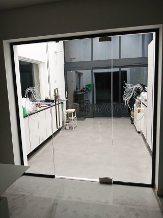 Otraps Real Business Solutions (Milton Keynes, Buckinghamshire): Toughened Glass and Side Panels