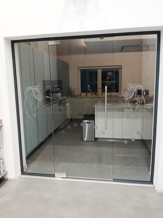 Otraps Real Business Solutions (Milton Keynes, Buckinghamshire): Toughened Glass and Side Panels