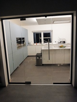 Otraps Real Business Solutions (Milton Keynes, Buckinghamshire): Toughened Glass and Side Panels
