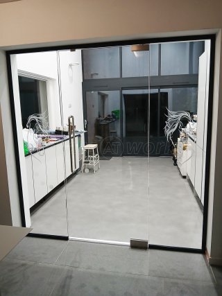 Otraps Real Business Solutions (Milton Keynes, Buckinghamshire): Toughened Glass and Side Panels