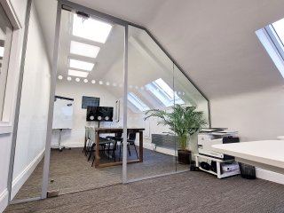 Perle Hotels (Edinburgh, Scotland): Glass Partitioning For Loft Attic Room