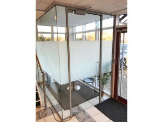 Teemo Designs Ltd (Peterborough, Cambridgeshire): Small Glass Corner Room Using Soundproofing Glass
