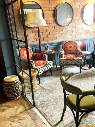 Phoenix Pub (Ilmington, Warwickshire): Open Ended Screens Built Using Our Black T-Bar Industrial-Style Partitioning System
