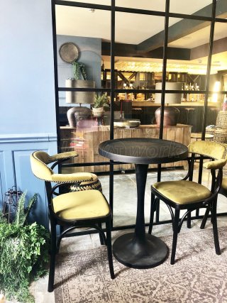 Phoenix Pub (Ilmington, Warwickshire): Open Ended Screens Built Using Our Black T-Bar Industrial-Style Partitioning System