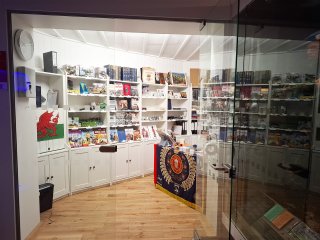 Royal Welch Fusiliers Museum (Caernarfon Castle, Caernarfon): Retail Glass Partition
