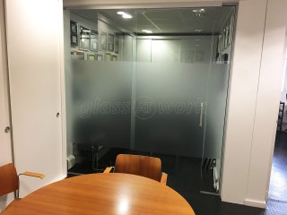 Reservoir / Reverb Music Ltd (Chiswick, London): Small Sliding Glass Door Partition