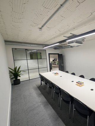 Scaeva Group (Leeds, West Yorkshire): Acoustic Glass T-Bar Office Screen