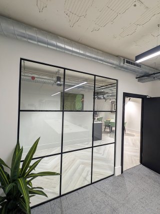 Scaeva Group (Leeds, West Yorkshire): Acoustic Glass T-Bar Office Screen
