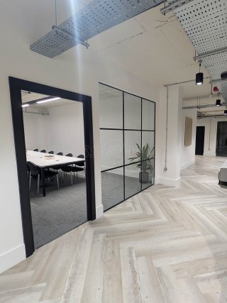 Scaeva Group (Leeds, West Yorkshire): Acoustic Glass T-Bar Office Screen