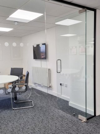 Sigma Imaging [UK](Welwyn Garden City, Hertfordshire): Toughened Safety Glass Office Partition