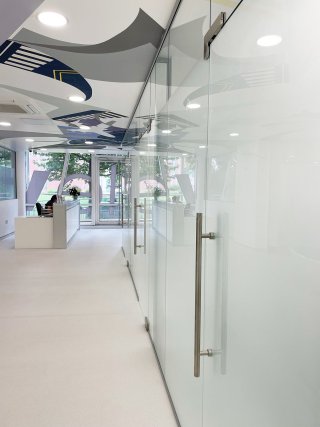 Smileworks Training Hub (Liverpool, Merseyside): Multiple Glass Dental Surgery Rooms With Sandblasted Glass For Treatment Rooms