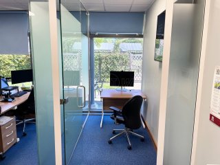 Solid Solutions Management (Fareham, Hampshire): Glass Corner Room Office Pod