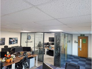 Techbuyer (Harrogate, North Yorkshire): Double Glazed Office With Blinds