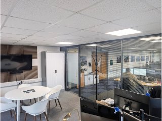 Techbuyer (Harrogate, North Yorkshire): Double Glazed Office With Blinds