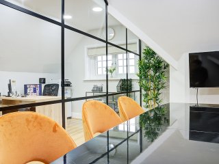 Aben Living (Derby, Derbyshire): Steel Framed Style Stepped Glass Wall Using Black Aluminium